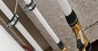 Замена труб водоснабжения в квартире: цена от 2076 руб. - СантехДомБрв